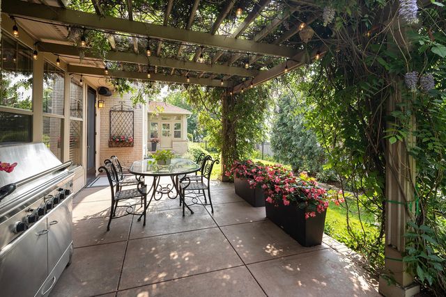 2554 W Lake Of The Isles Parkway, Minneapolis, MN 55405