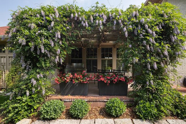 2554 W Lake Of The Isles Parkway, Minneapolis, MN 55405