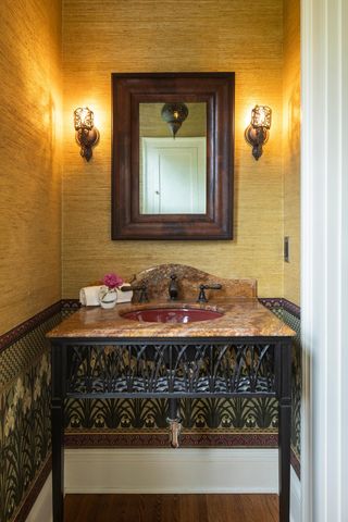 2554 W Lake Of The Isles Parkway, Minneapolis, MN 55405