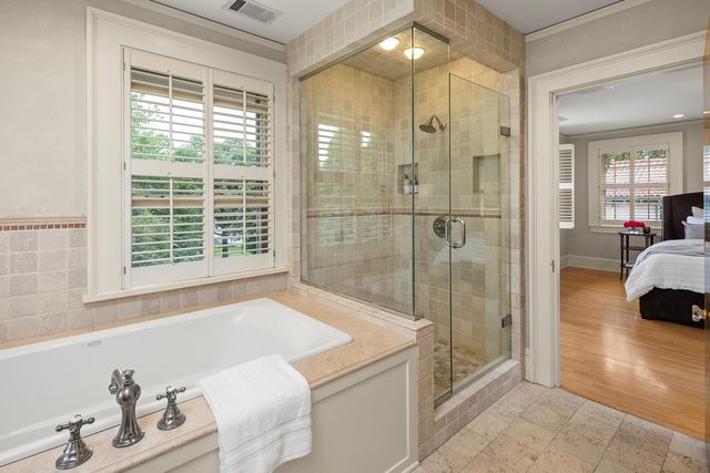 2554 W Lake Of The Isles Parkway, Minneapolis, MN 55405