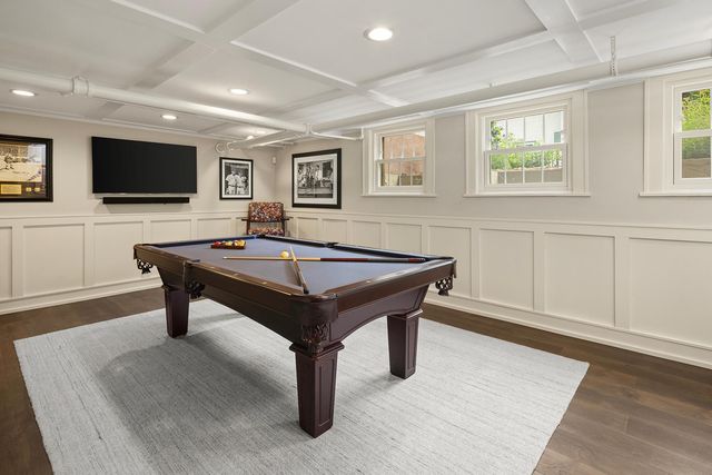 2554 W Lake Of The Isles Parkway, Minneapolis, MN 55405