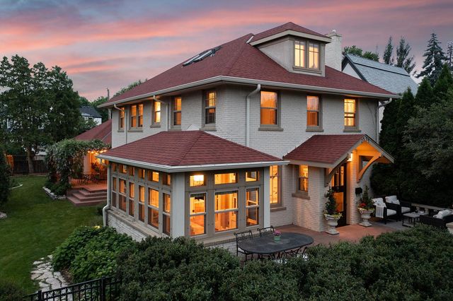 2554 W Lake Of The Isles Parkway, Minneapolis, MN 55405