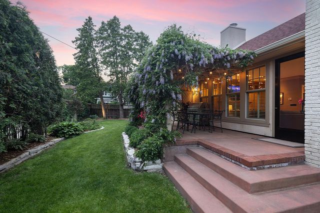 2554 W Lake Of The Isles Parkway, Minneapolis, MN 55405