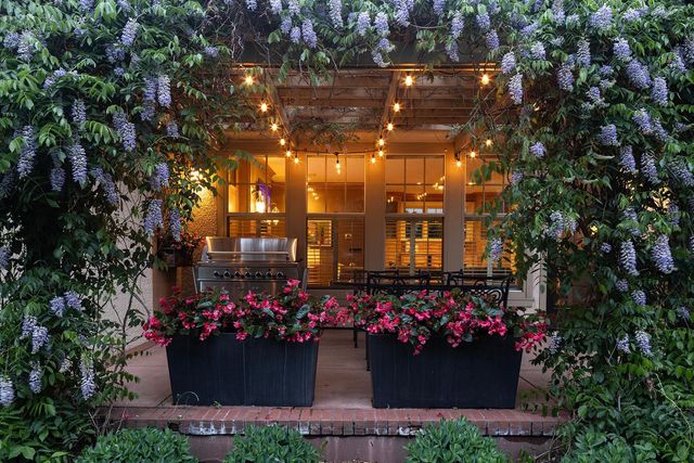 2554 W Lake Of The Isles Parkway, Minneapolis, MN 55405