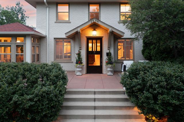 2554 W Lake Of The Isles Parkway, Minneapolis, MN 55405