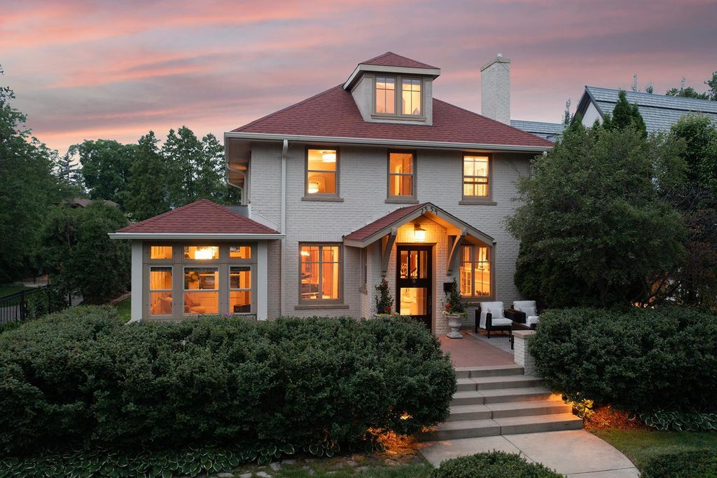 2554 W Lake Of The Isles Parkway, Minneapolis, MN 55405