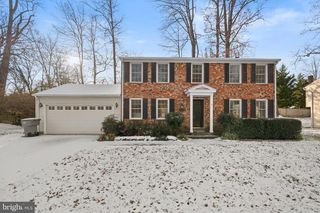 7819 FREEHOLLOW DR, Falls Church, VA 22042