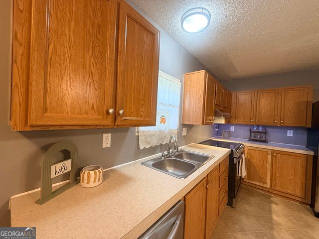 84 Skyland Drive E, Locust Grove, GA 30248