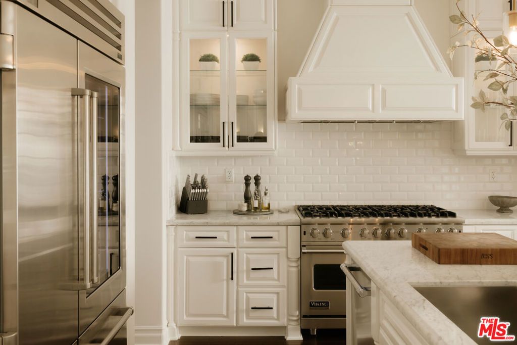 Image 11 of property listing at 25324 Prado De Naranja, Calabasas, CA 91302