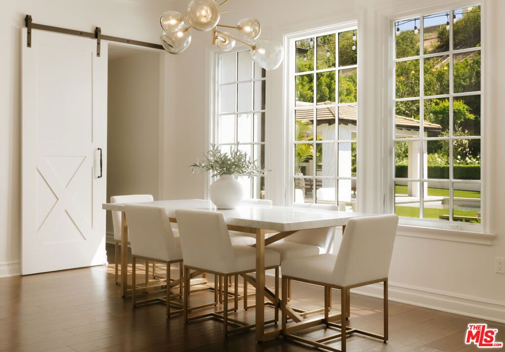 Image 12 of property listing at 25324 Prado De Naranja, Calabasas, CA 91302