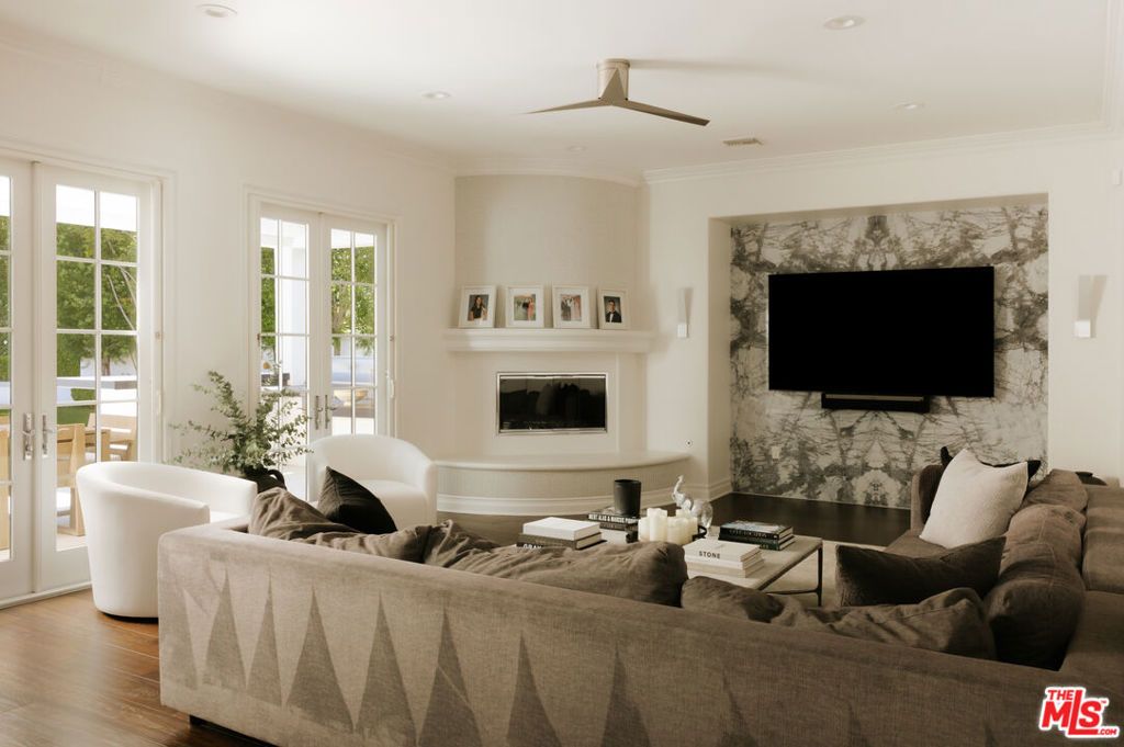 Image 13 of property listing at 25324 Prado De Naranja, Calabasas, CA 91302