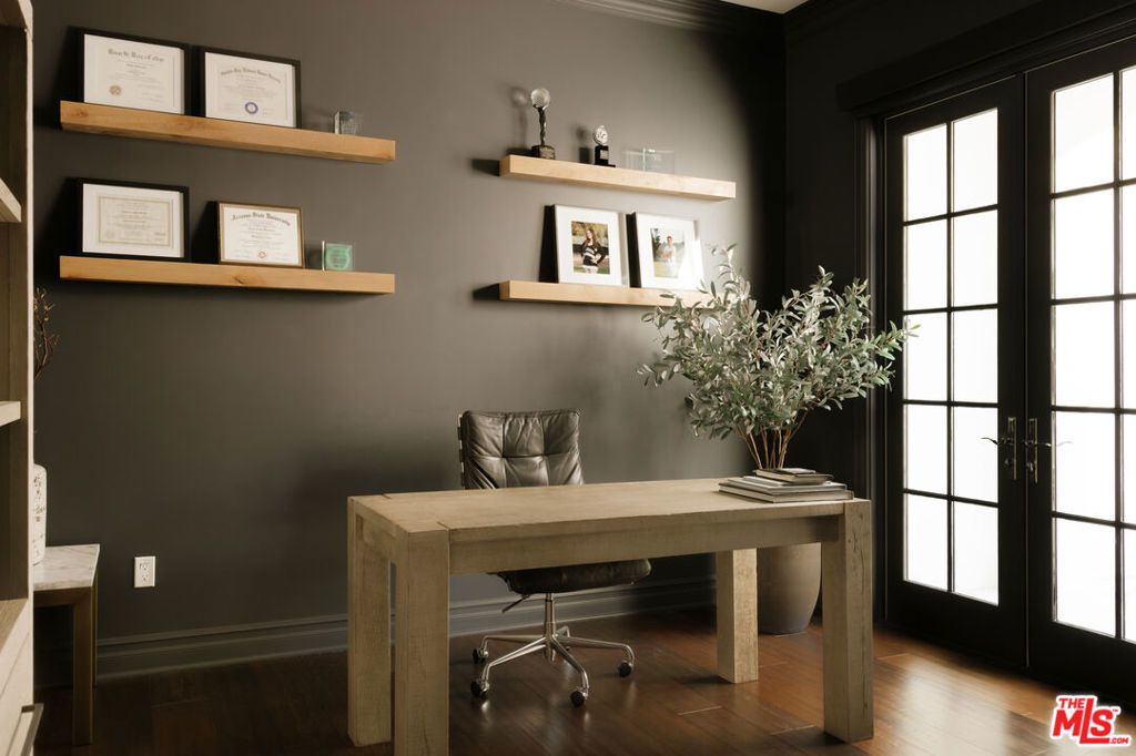 Image 14 of property listing at 25324 Prado De Naranja, Calabasas, CA 91302