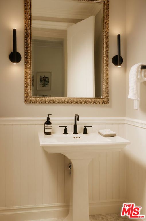 Image 15 of property listing at 25324 Prado De Naranja, Calabasas, CA 91302