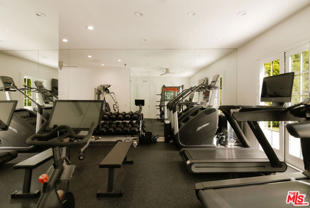 Image 18 of property listing at 25324 Prado De Naranja, Calabasas, CA 91302