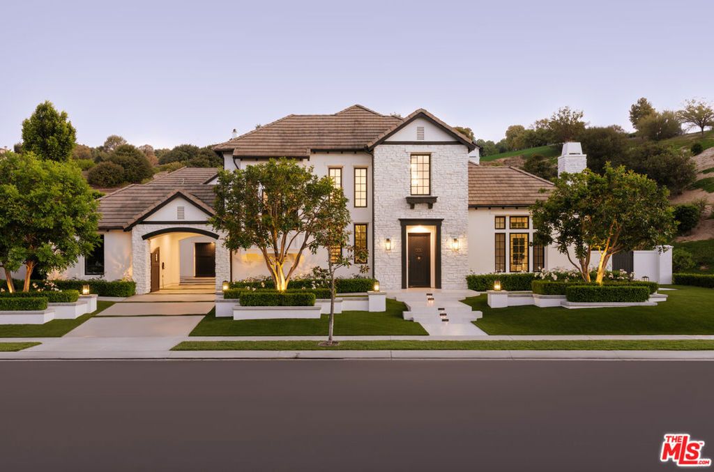 Image 2 of property listing at 25324 Prado De Naranja, Calabasas, CA 91302