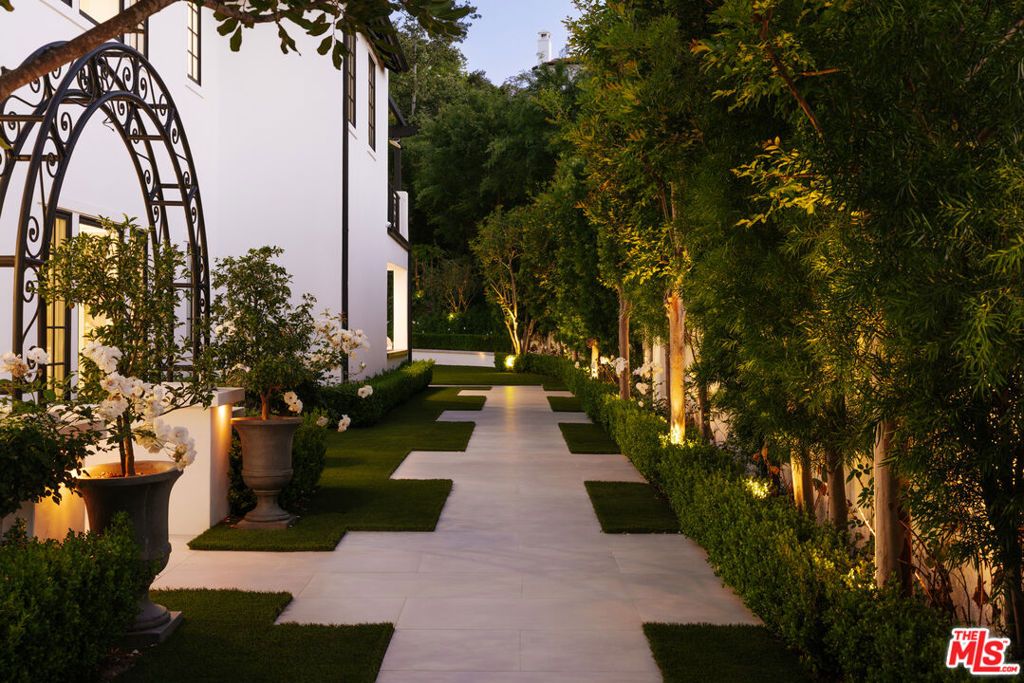 Image 25 of property listing at 25324 Prado De Naranja, Calabasas, CA 91302