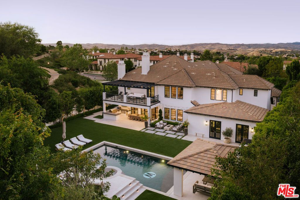 Image 3 of property listing at 25324 Prado De Naranja, Calabasas, CA 91302