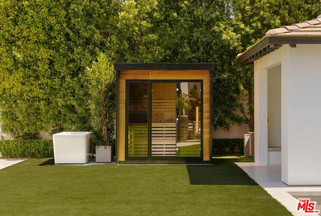 Image 32 of property listing at 25324 Prado De Naranja, Calabasas, CA 91302