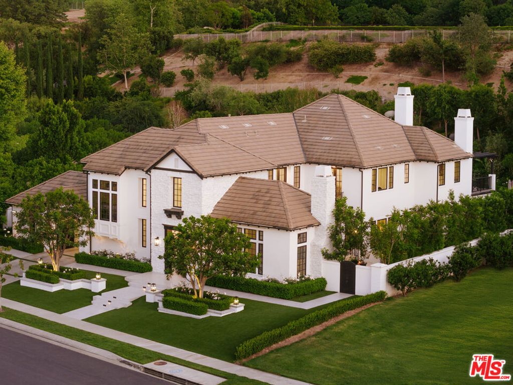 Image 4 of property listing at 25324 Prado De Naranja, Calabasas, CA 91302