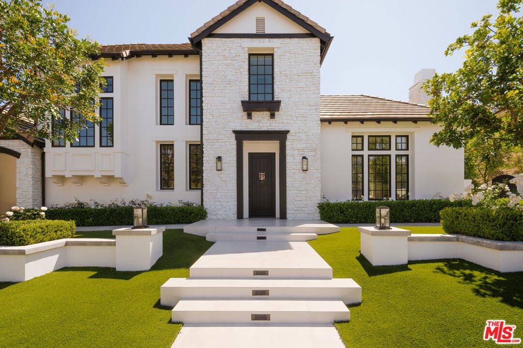 Image 5 of property listing at 25324 Prado De Naranja, Calabasas, CA 91302