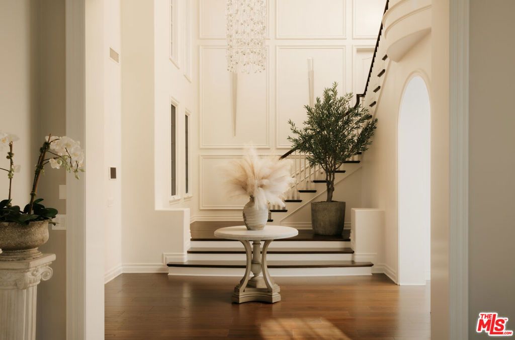 Image 6 of property listing at 25324 Prado De Naranja, Calabasas, CA 91302