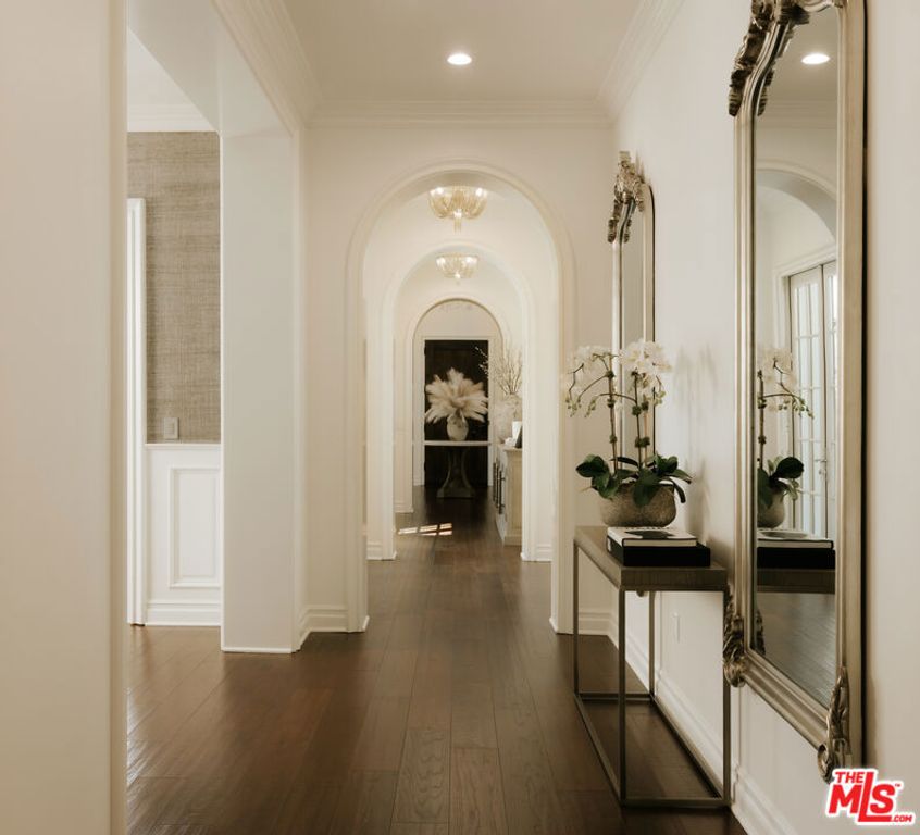 Image 9 of property listing at 25324 Prado De Naranja, Calabasas, CA 91302