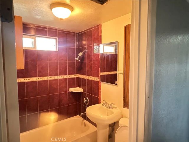 190 Meridian 87, Rialto, CA 92376
