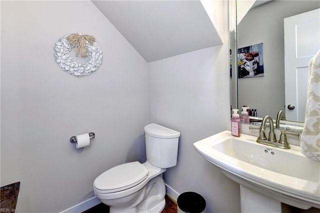 12 Village Park LN, Poquoson, VA 23662