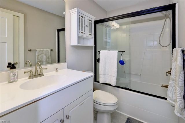 12 Village Park LN, Poquoson, VA 23662