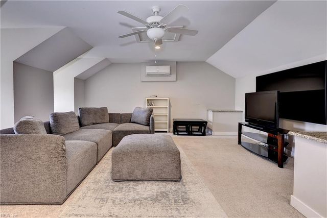 12 Village Park LN, Poquoson, VA 23662