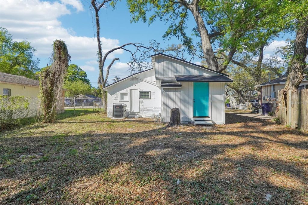 Image 18 of property listing at 2111 E ELLICOTT STREET, Tampa, FL 33610