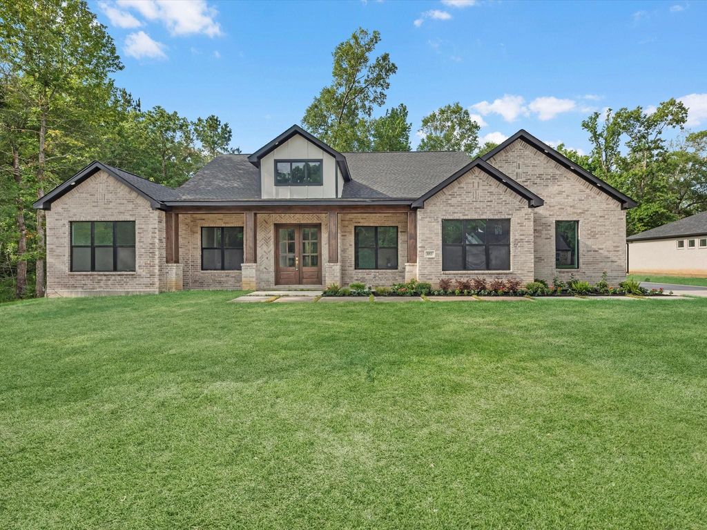 852 Road 6609, Dayton, TX 77535