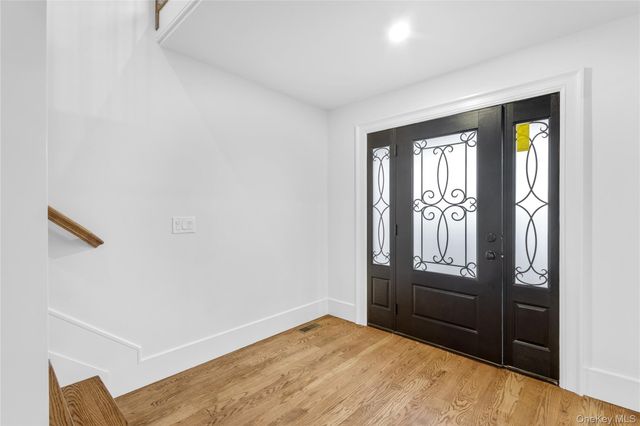 961 N Broadway, Massapequa, NY 11758