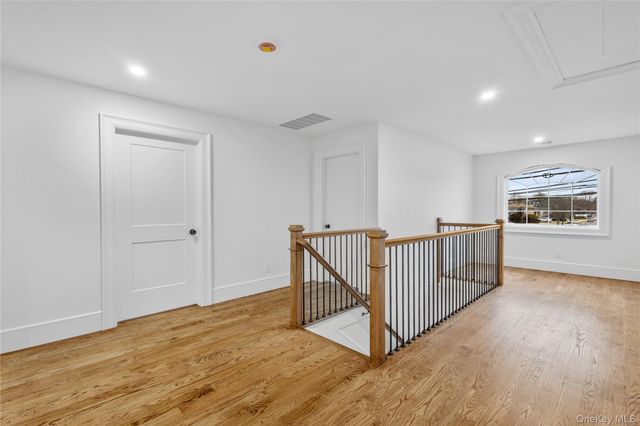 961 N Broadway, Massapequa, NY 11758