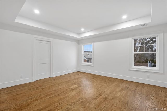 961 N Broadway, Massapequa, NY 11758