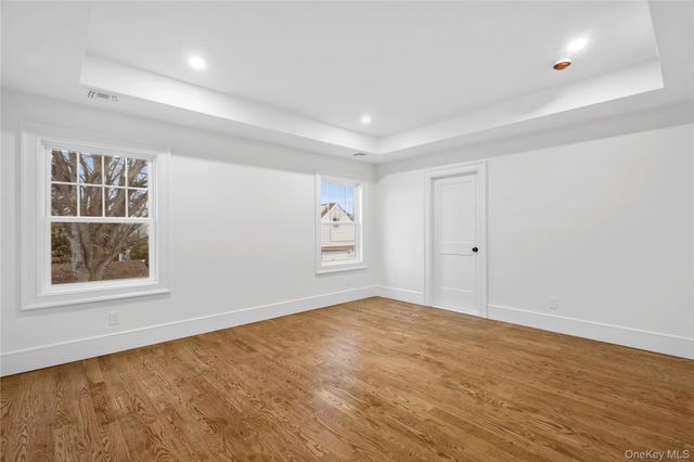 961 N Broadway, Massapequa, NY 11758