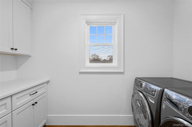 961 N Broadway, Massapequa, NY 11758