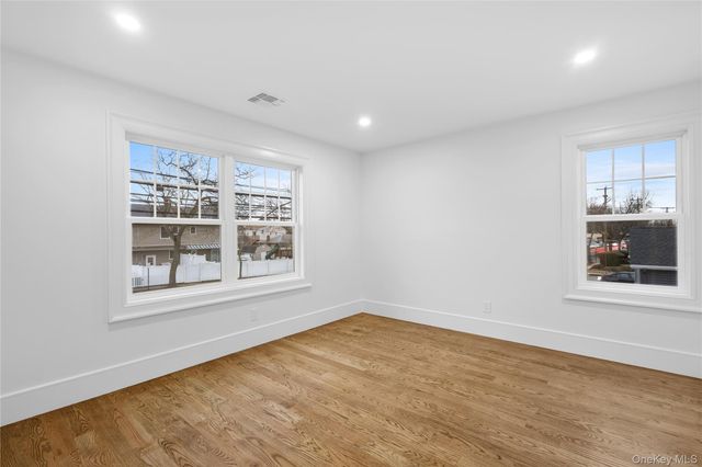 961 N Broadway, Massapequa, NY 11758