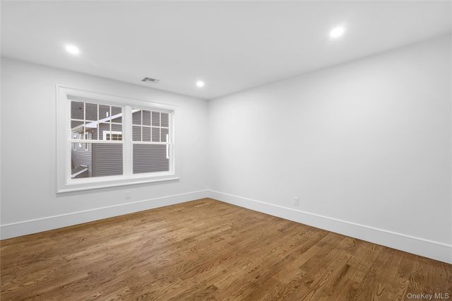 961 N Broadway, Massapequa, NY 11758