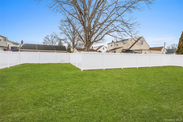 961 N Broadway, Massapequa, NY 11758