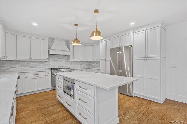 961 N Broadway, Massapequa, NY 11758