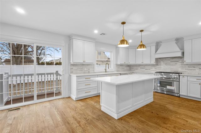 961 N Broadway, Massapequa, NY 11758