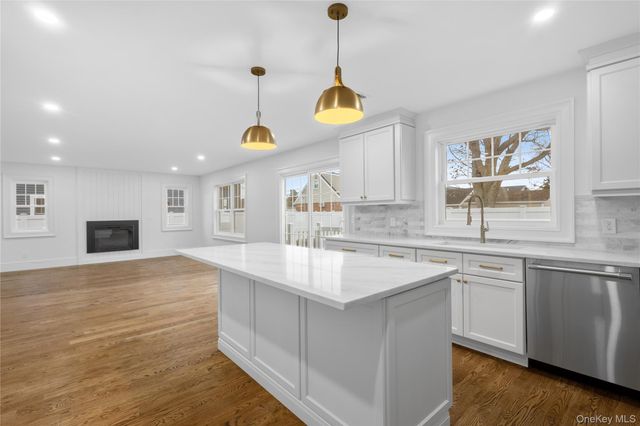 961 N Broadway, Massapequa, NY 11758