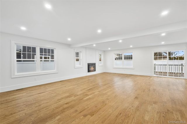 961 N Broadway, Massapequa, NY 11758