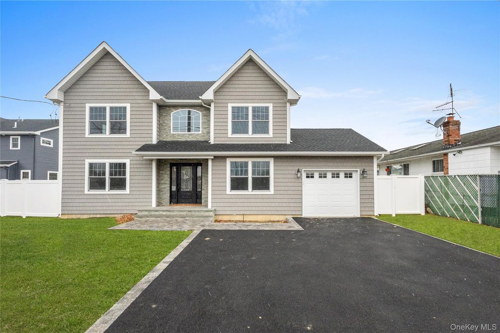 961 N Broadway, Massapequa, NY 11758