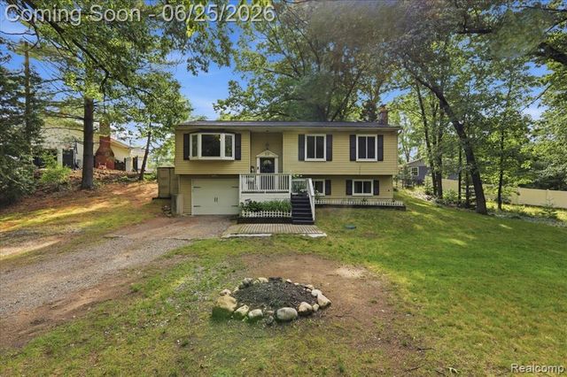 2021 Ardsley Drive, Ortonville, MI 48462