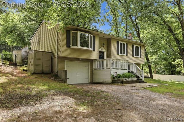 2021 Ardsley Drive, Ortonville, MI 48462