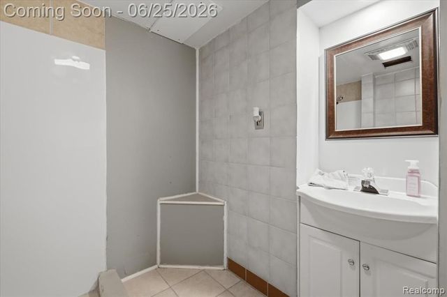 2021 Ardsley Drive, Ortonville, MI 48462
