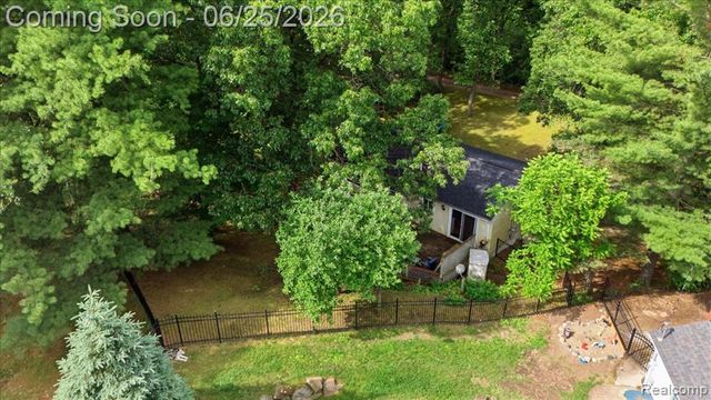 2021 Ardsley Drive, Ortonville, MI 48462