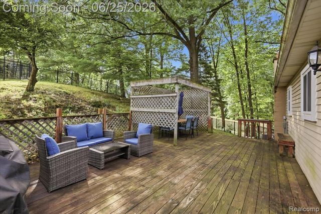 2021 Ardsley Drive, Ortonville, MI 48462